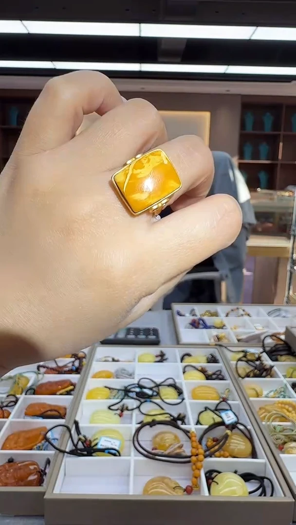 未镶嵌琥珀戒指124秒拍号 假一罚三