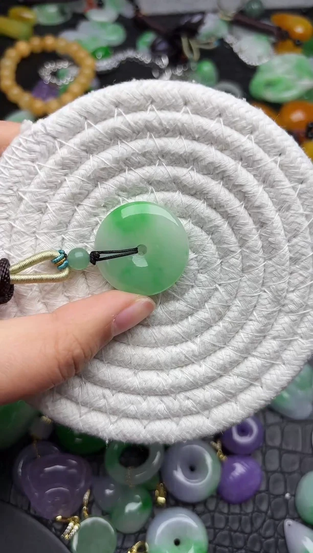 颈饰未镶嵌翡翠缅甸翡翠吊坠