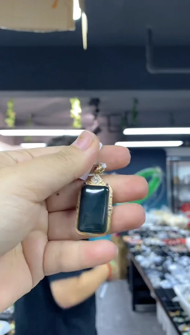 颈饰未镶嵌和田玉（碧玉）多样性发其一颜色微差