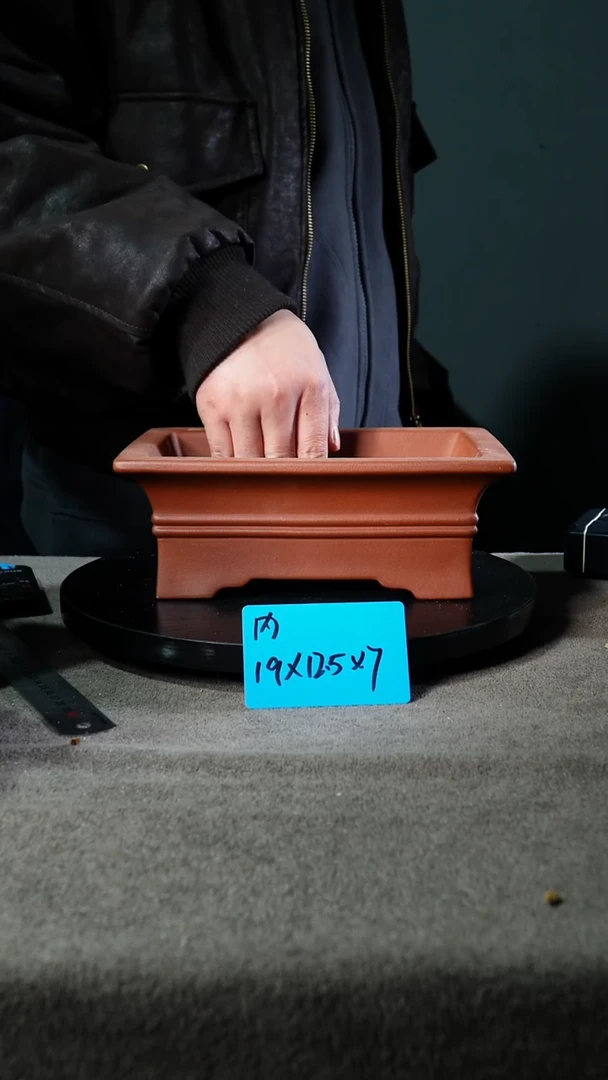 A宜兴紫砂小花盆