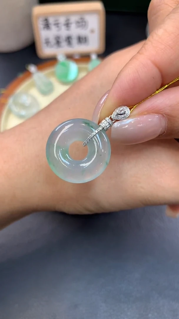 18K金镶嵌定制翡翠清*欢A95