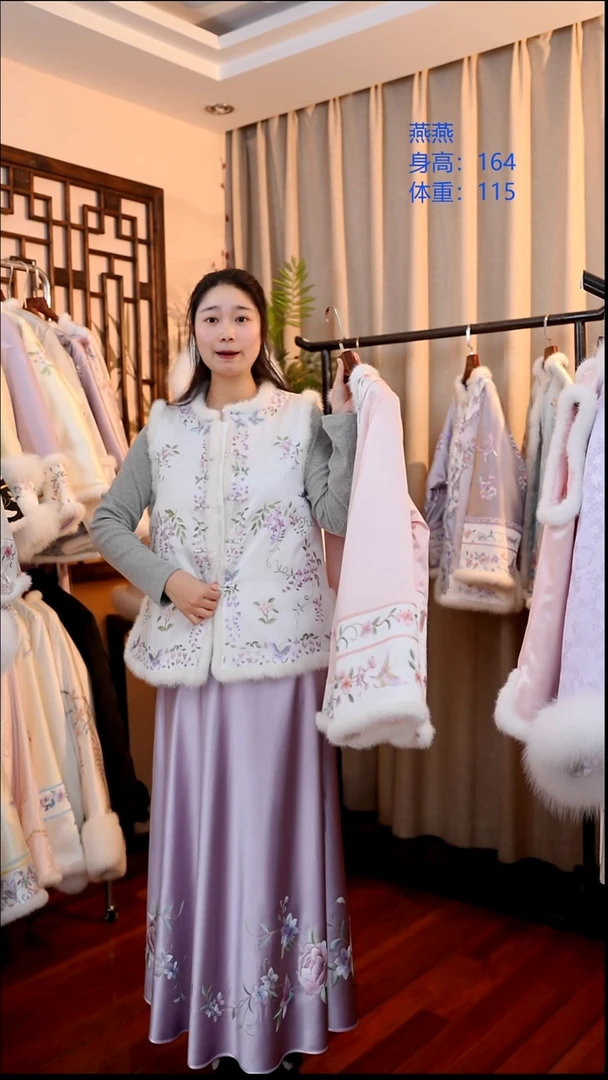 刺绣白色马甲桑蚕丝冬款