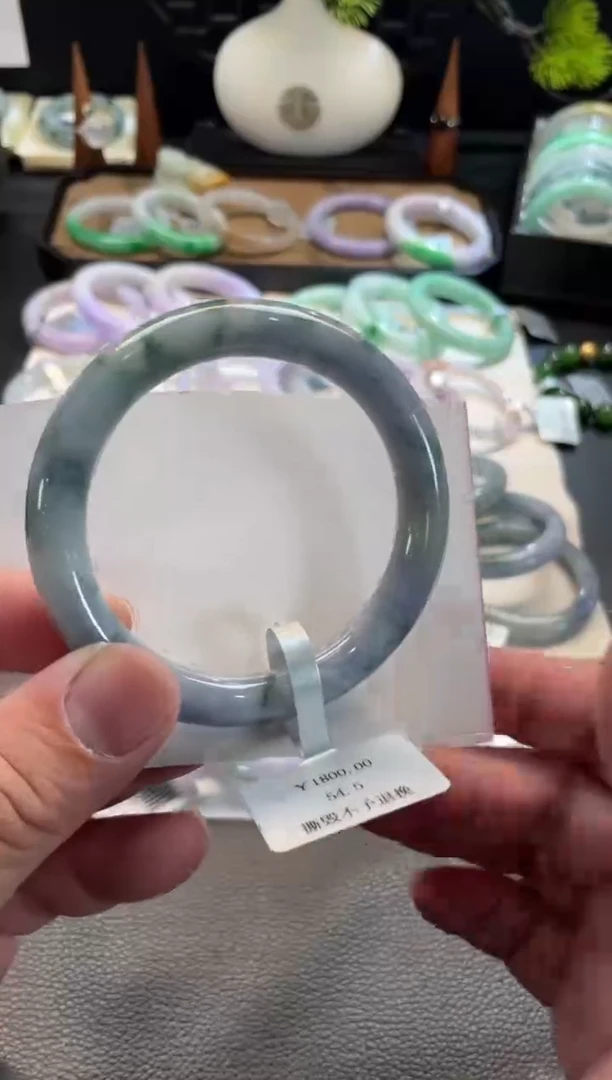 未镶嵌手镯翡翠81号链接 有纹裂 54.5圆条