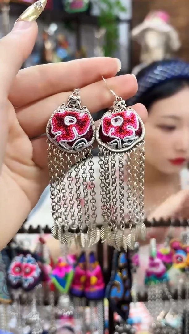 织绣云织瑶非遗老绣饰品91