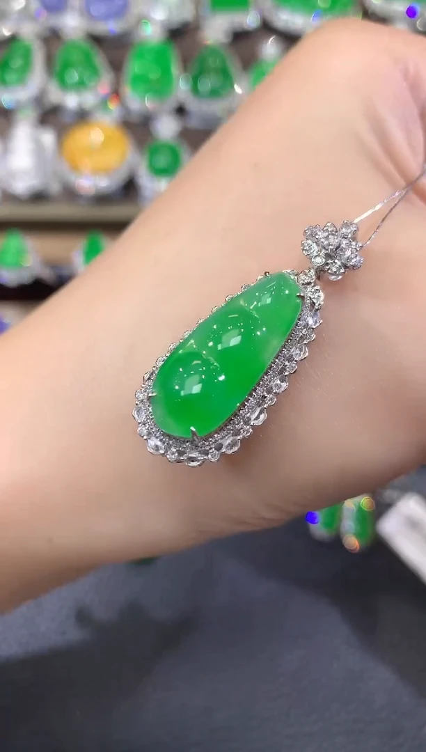 吊坠(不含链)18K金镶嵌翡翠C75