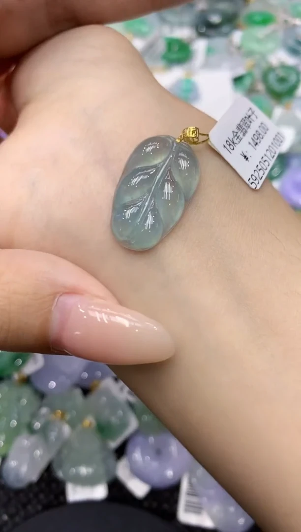 翡翠18K金镶嵌颈饰111111111111