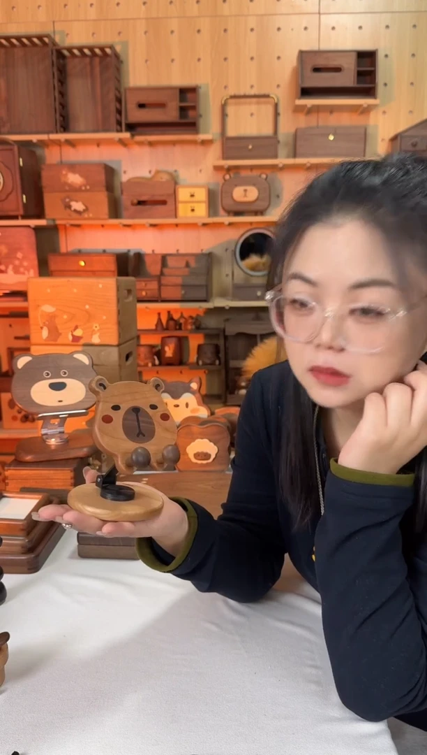 木实木卡皮巴拉手机支架