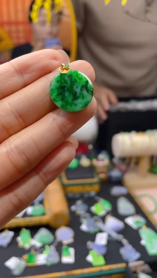 【闪购商品】翡翠颈饰18K金镶嵌假一赔三