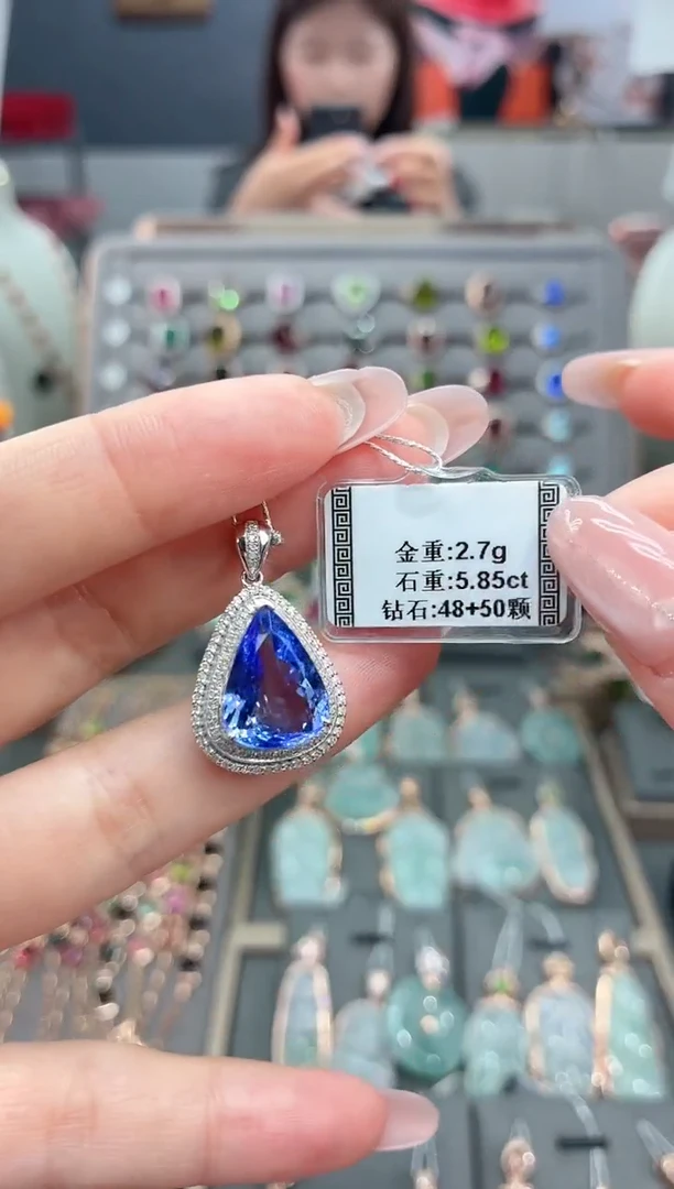 颈饰18K金镶嵌坦桑石5.85