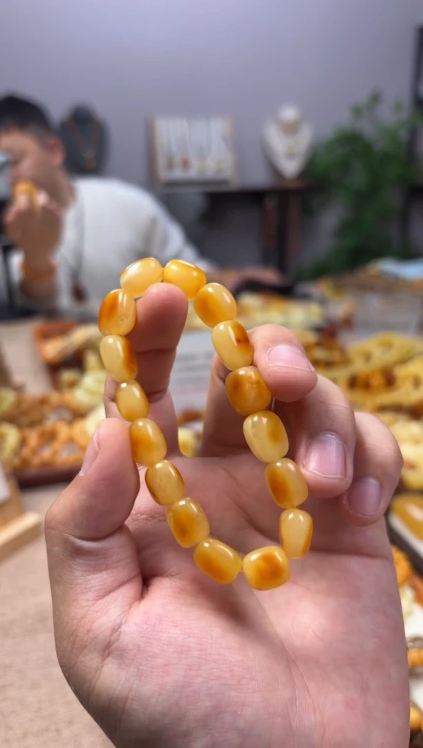 【闪购商品】蜜蜡裸石未镶嵌手串