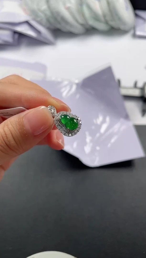 翡翠未镶嵌颈饰6464