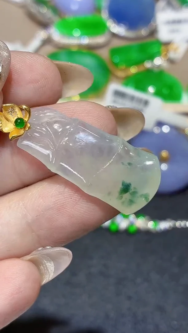 颈饰18K金镶嵌翡翠天然A货翡翠