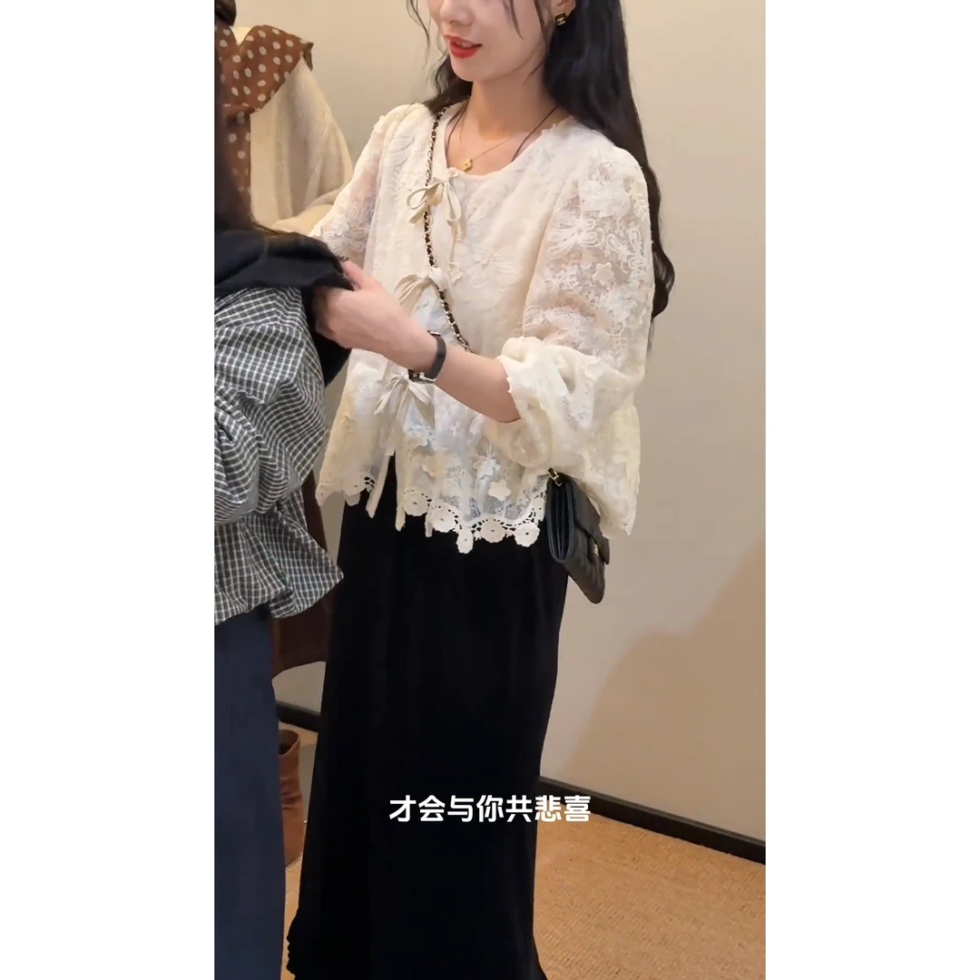 老赵服饰 重工蕾丝勾花绑带衬衫上衣+黑色半身裙套装