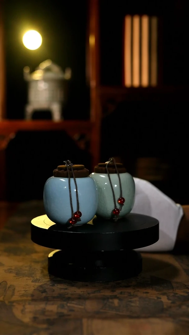 原矿天蓝釉小茶叶罐一个