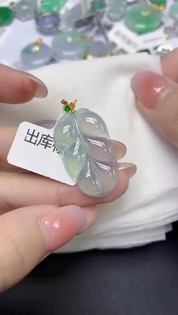 颈饰18K金镶嵌翡翠天然缅甸翡翠A货多样性发一件