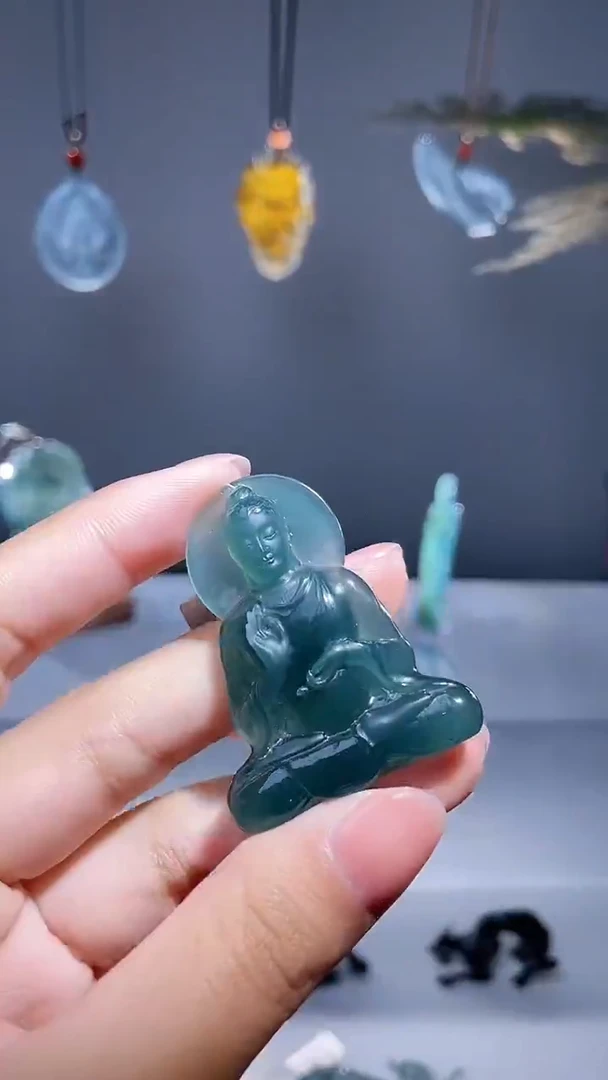 颈饰未镶嵌翡翠佛