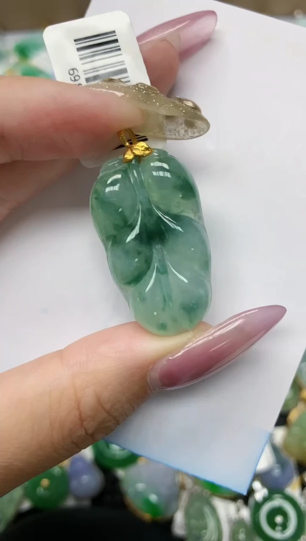 翡翠18K金镶嵌颈饰1111111111