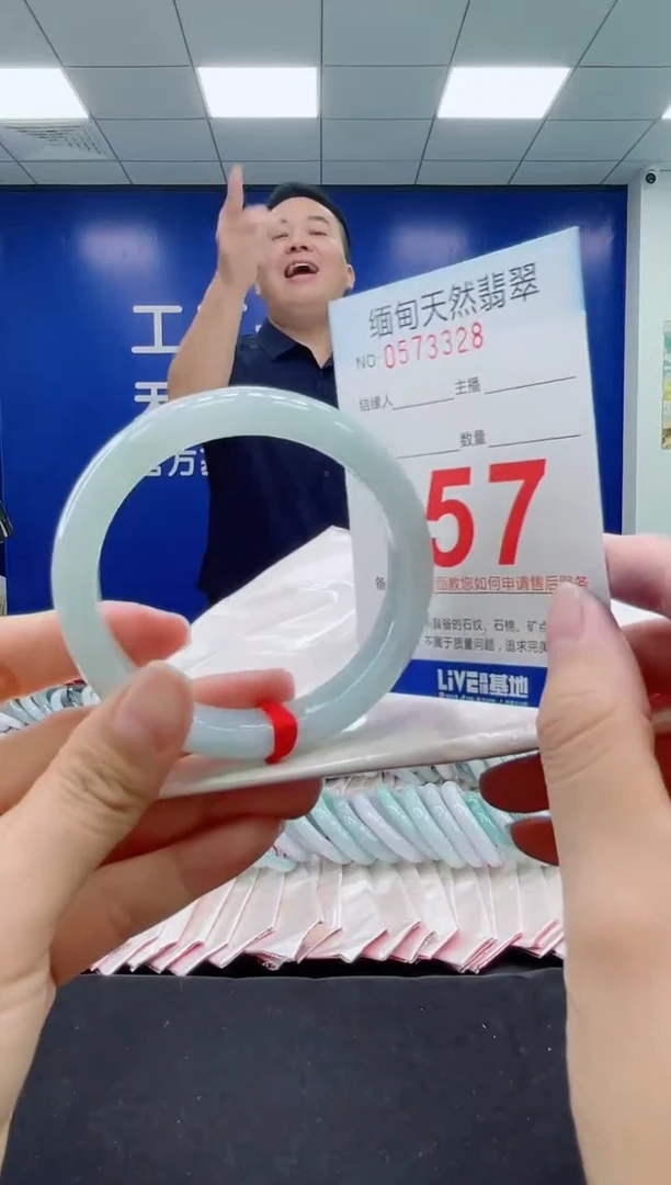 未镶嵌手镯翡翠天然翡翠手镯