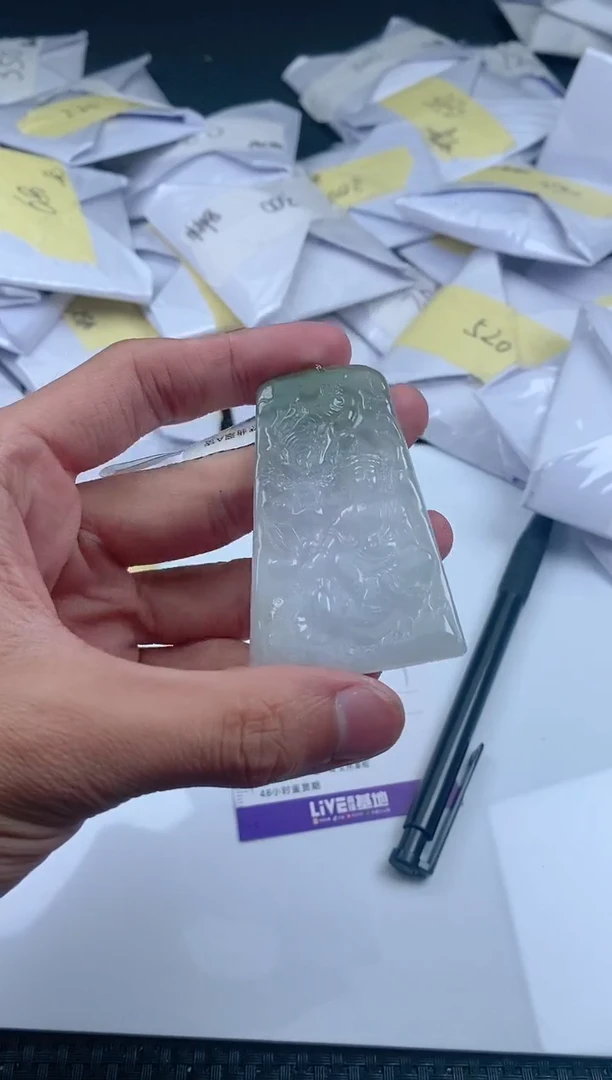 翡翠未镶嵌颈饰