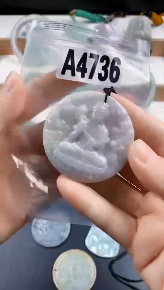 颈饰未镶嵌翡翠天然翡翠吊坠挂件