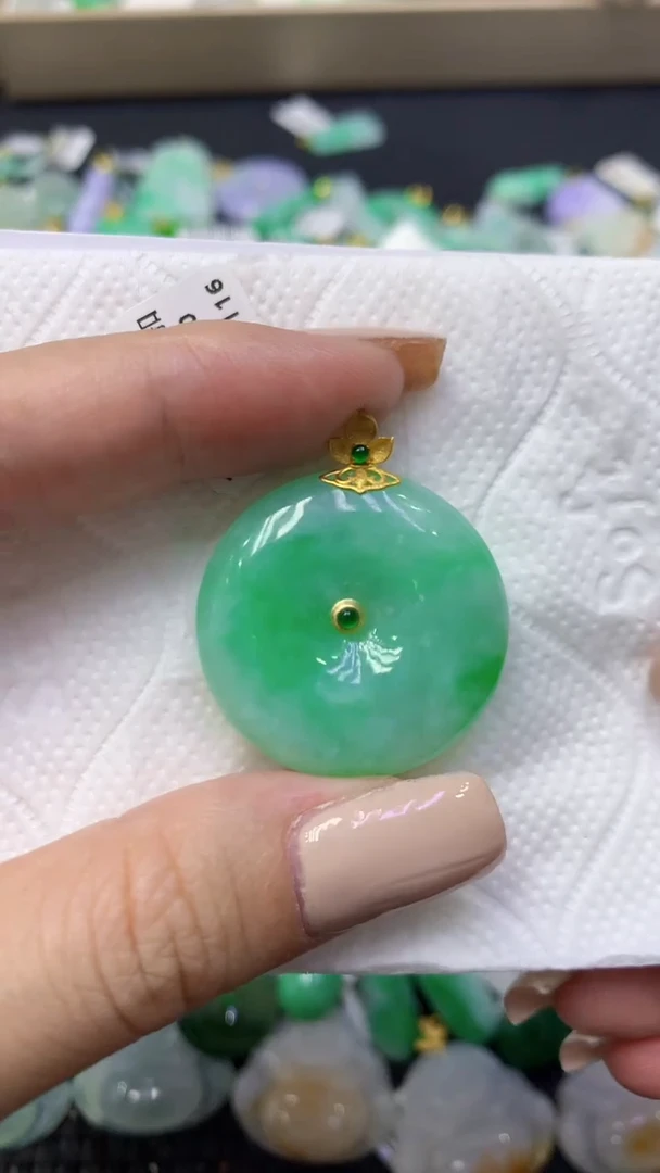 颈饰18K金镶嵌翡翠天然缅甸翡翠A货