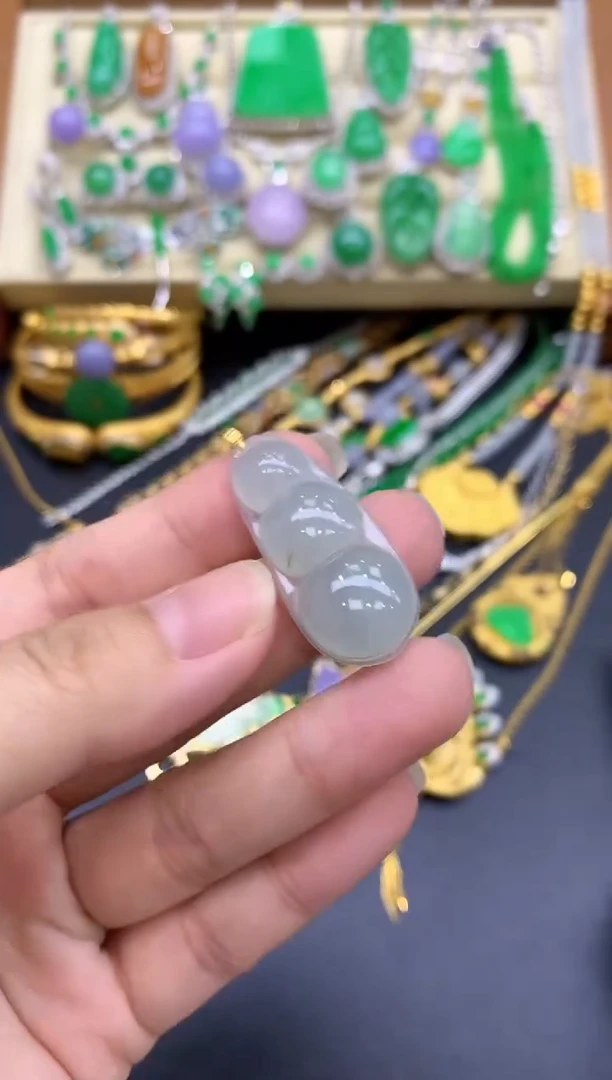 颈饰18K金镶嵌翡翠2-中国好珍宝