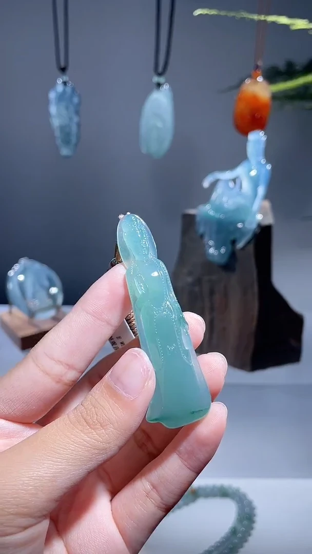 颈饰未镶嵌翡翠观音