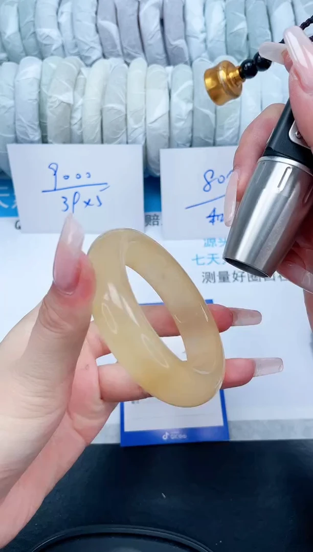 【闪购商品】石英质玉手镯未镶嵌63-