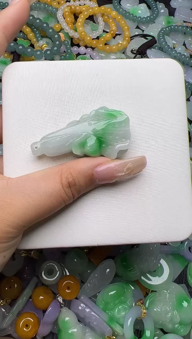 翡翠未镶嵌颈饰天然缅甸翡翠吊坠