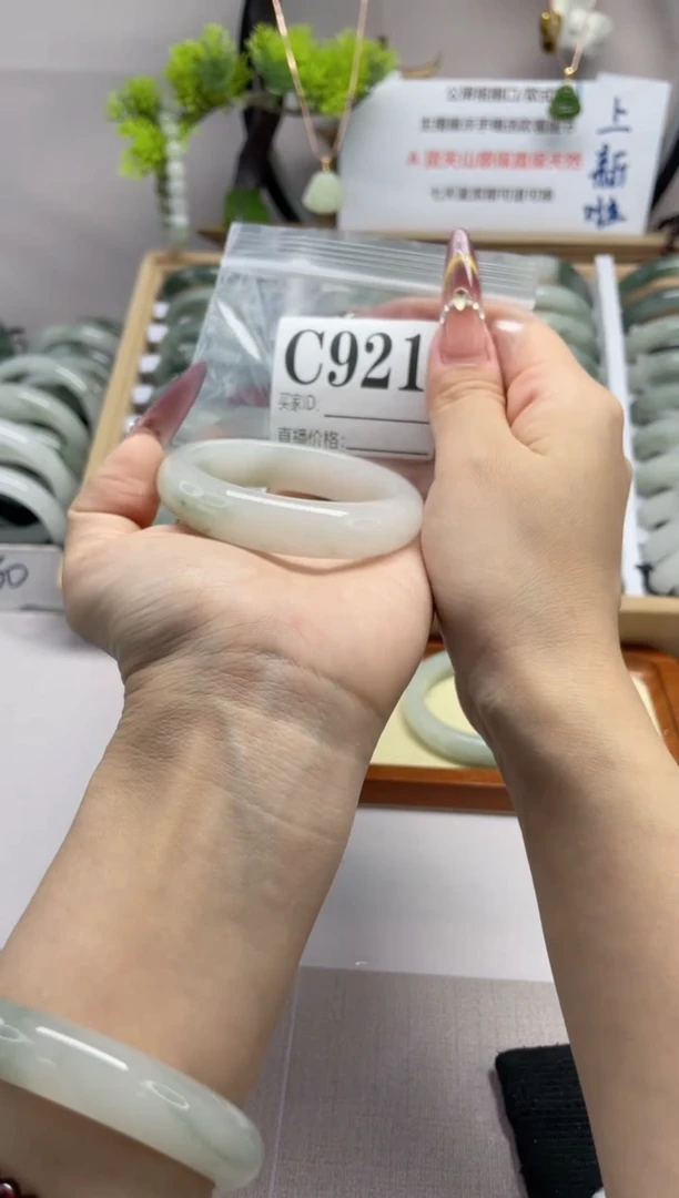 【闪购商品】石英质玉（天山翠）手镯未镶嵌c921