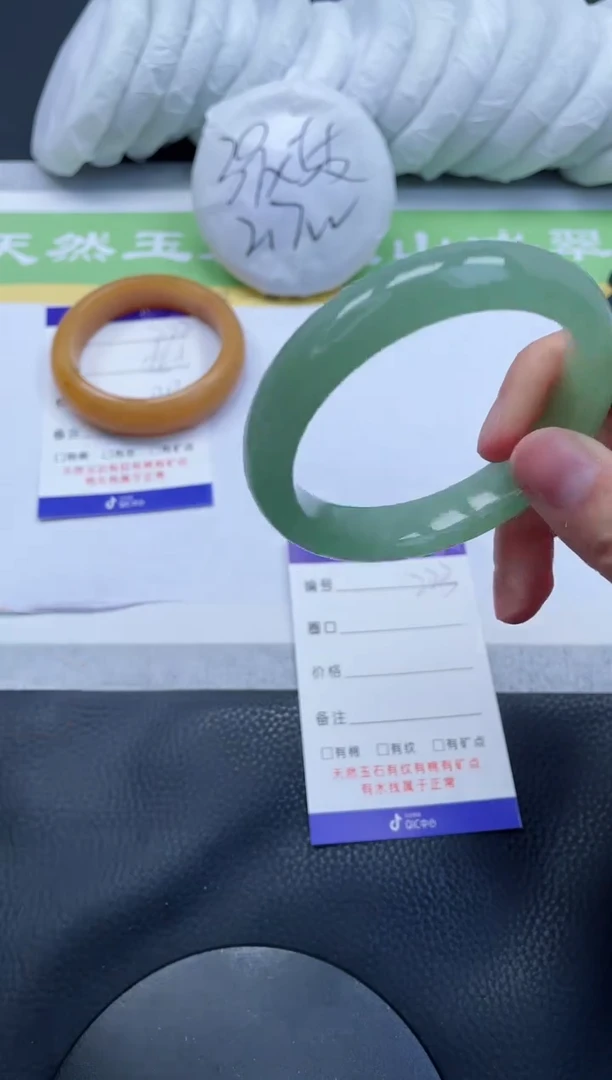 【闪购商品】石英质玉手镯未镶嵌A223-53+