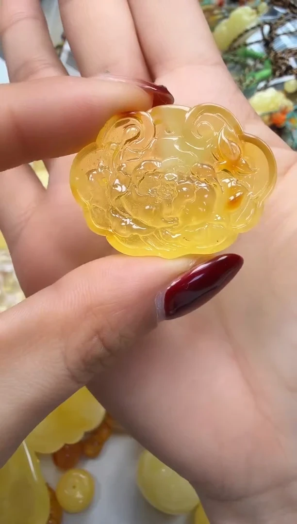 裸石琥珀未镶嵌如图