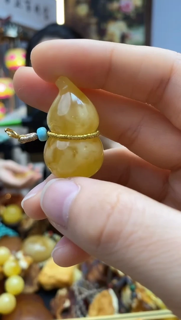未镶嵌颈饰琥珀吊坠