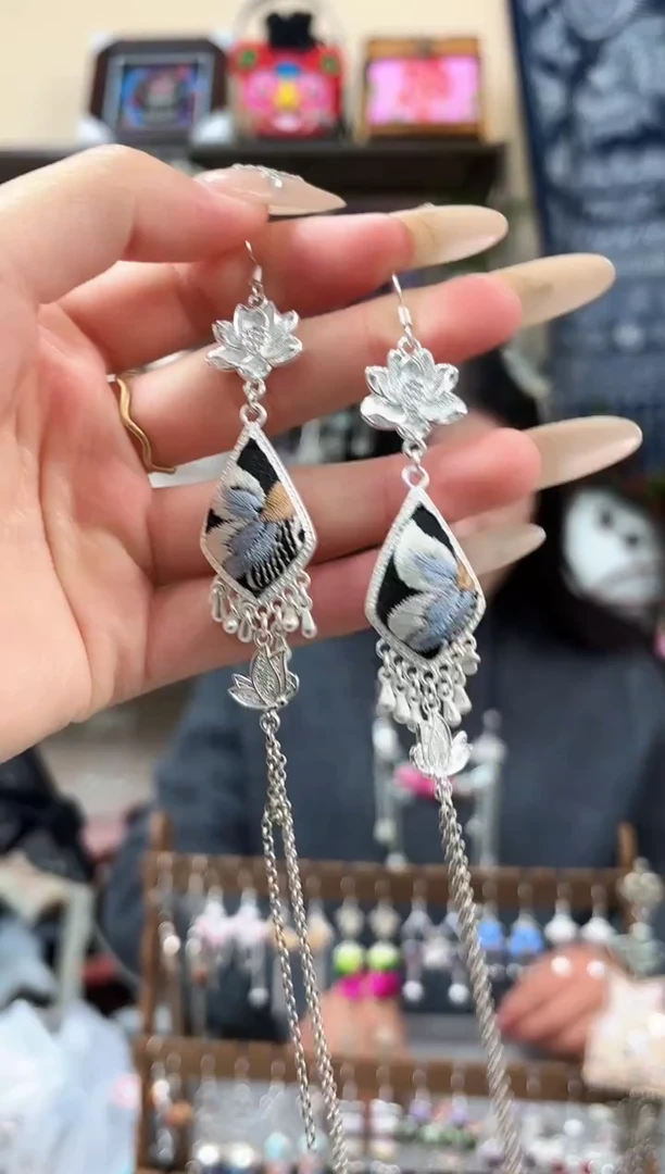 织绣民族风非遗老绣苗银饰品610