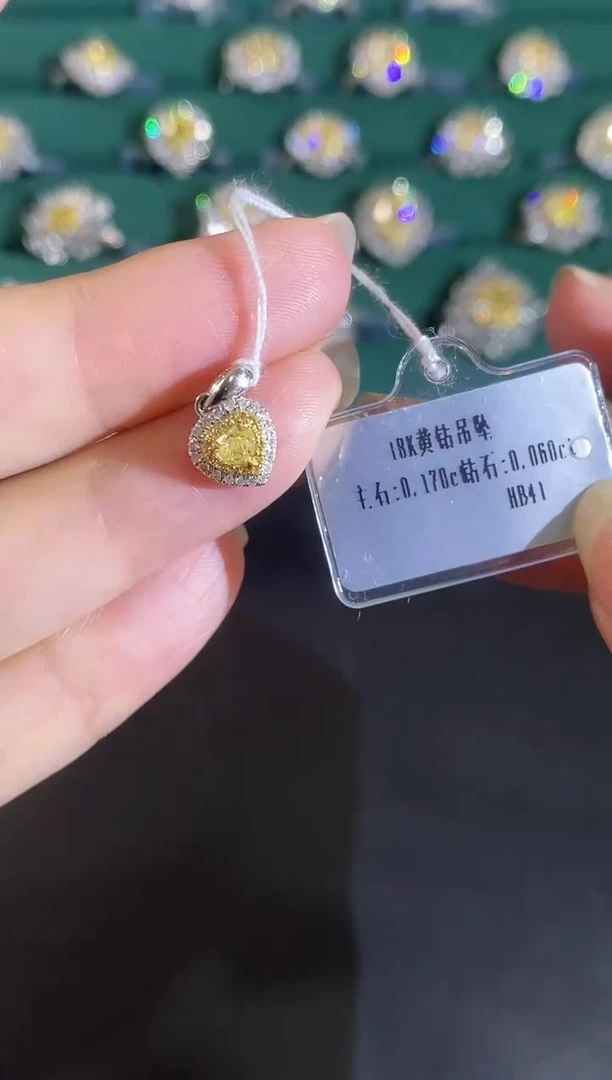 18K金镶嵌吊坠钻石22
