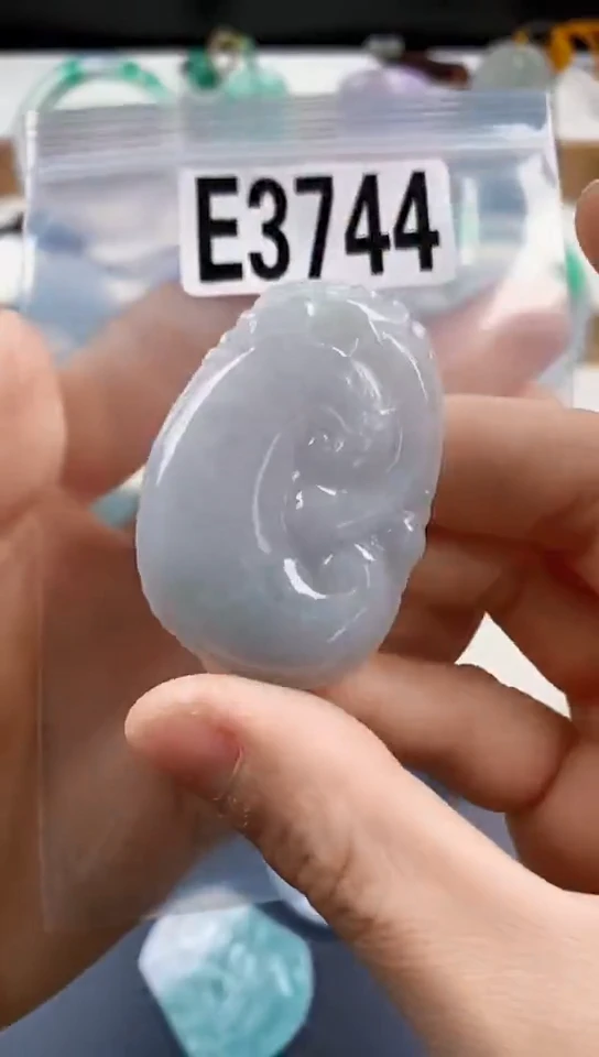 颈饰未镶嵌翡翠天然翡翠吊坠挂件