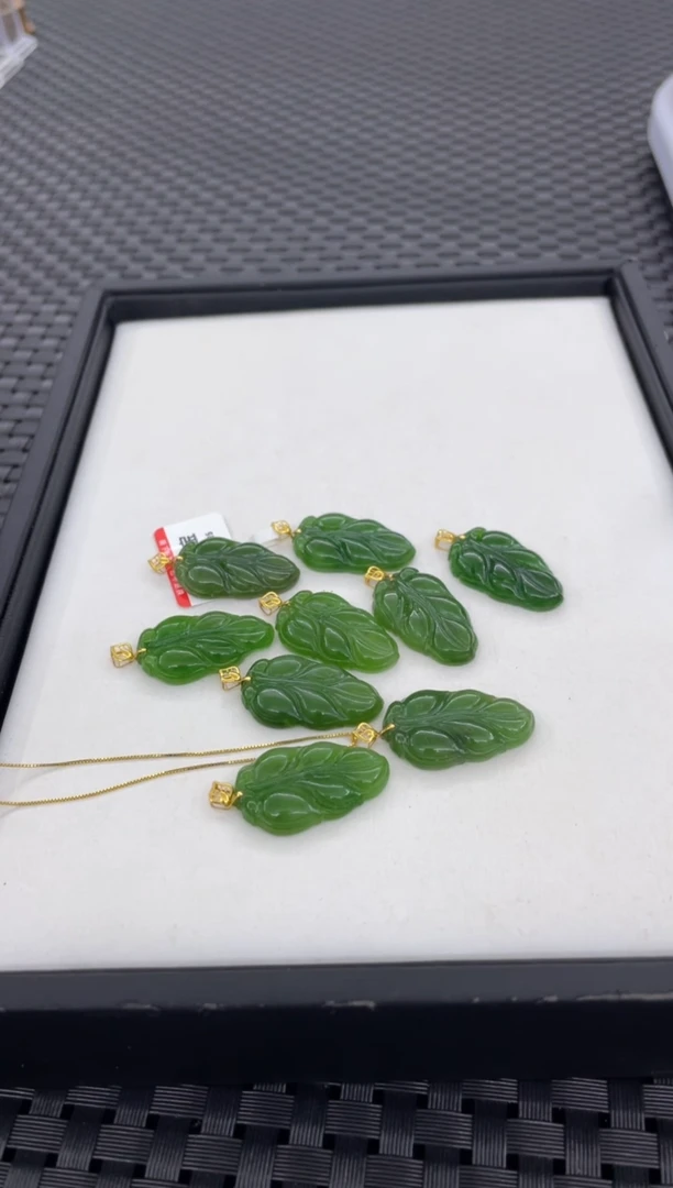 吊坠(不含链)18K金镶嵌和田玉叶子（多样性发一件）PP71