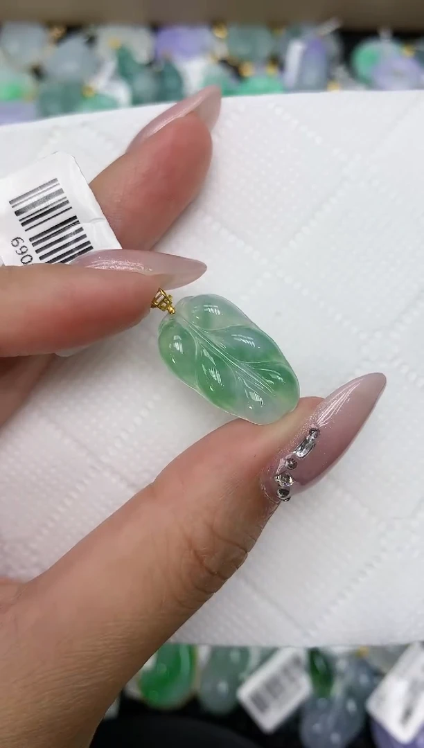 颈饰18K金镶嵌翡翠a货支持复检百元以上9元证书费自理