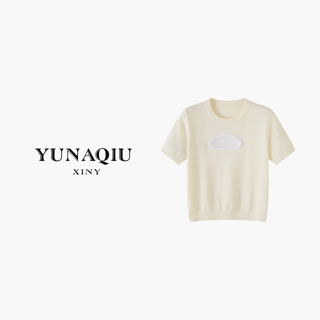 YUNAQIU 休闲镂空纯色设计师圆领套头针织衫-9318