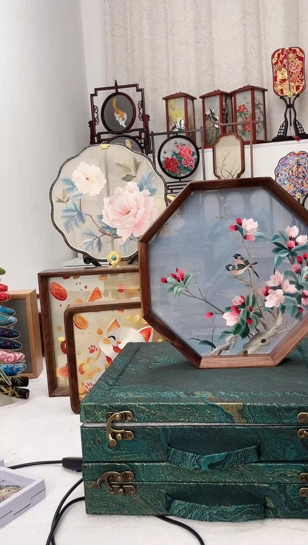 扇子苏绣作品手工摆台
