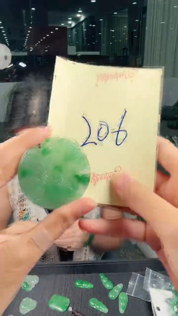 吊坠(不含链)未镶嵌石英质玉（非洲翠）山水牌206