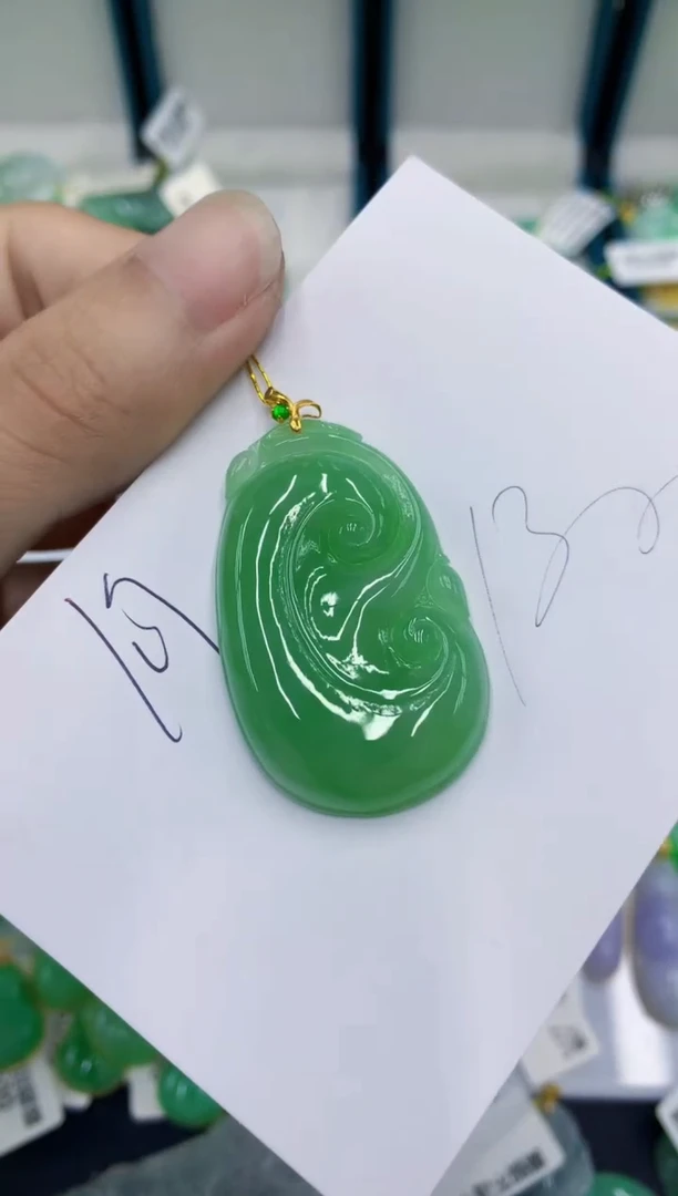 翡翠18K金镶嵌颈饰翡翠