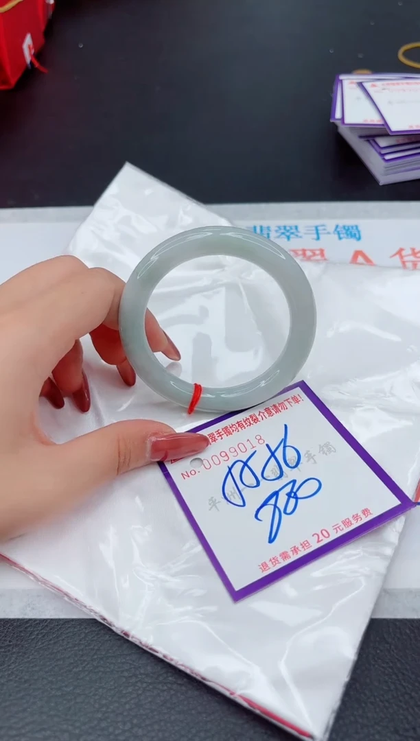 翡翠手镯未镶嵌1