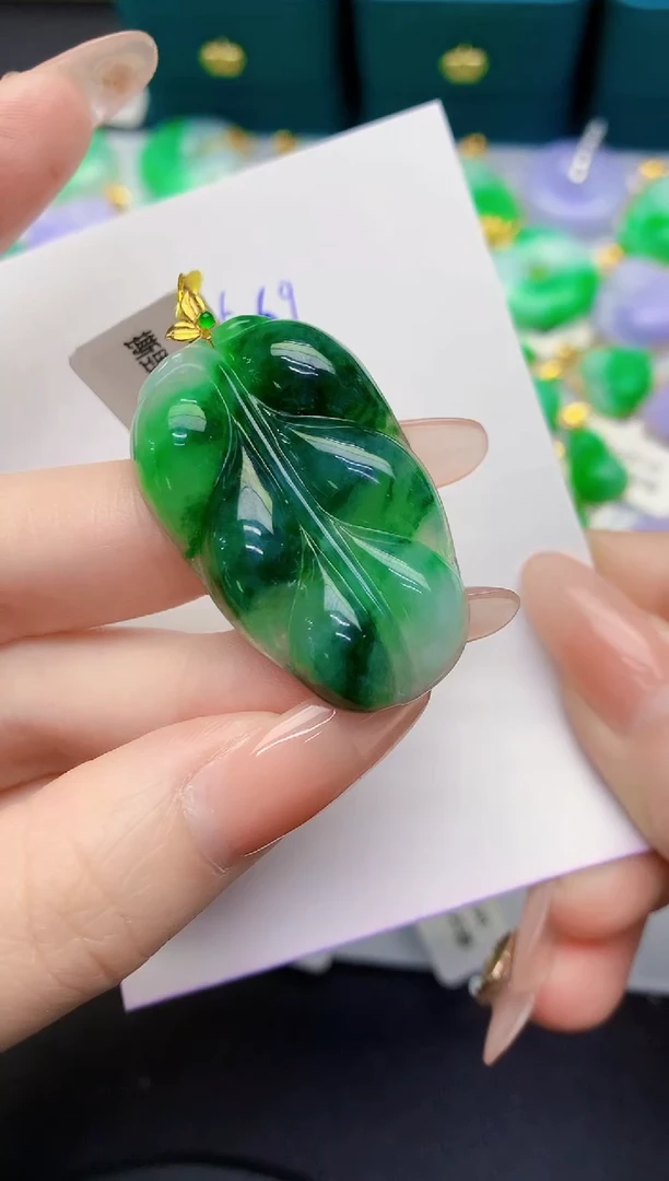 颈饰18K金镶嵌翡翠缅甸天然翡翠A货