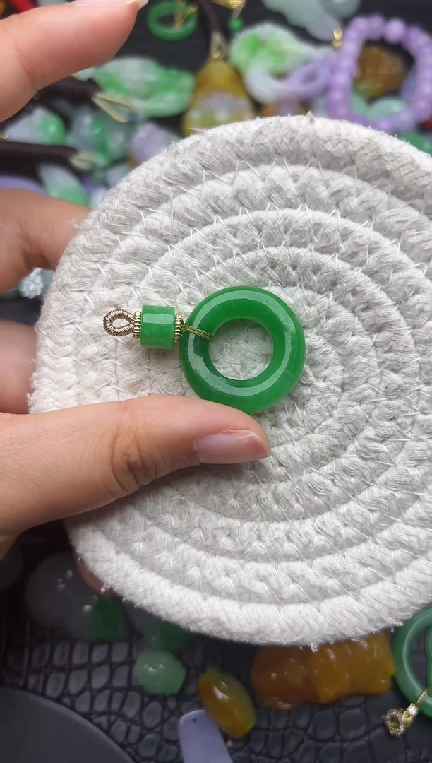 颈饰未镶嵌翡翠缅甸翡翠吊坠