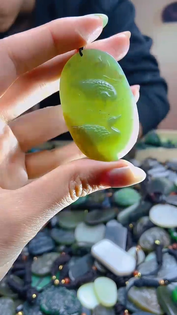 颈饰未镶嵌和田玉1