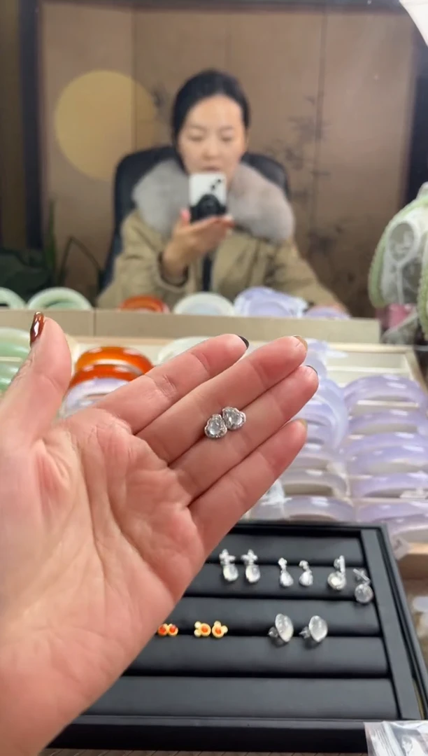 颈饰银S925镶嵌石英质玉水沫葫芦耳钉