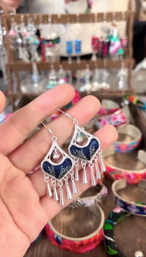 彩云南阁非遗老绣苗银饰品344