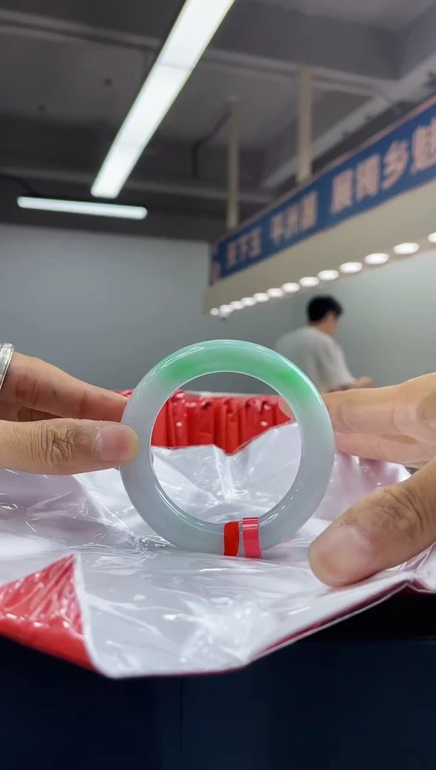 翡翠手镯未镶嵌手镯4