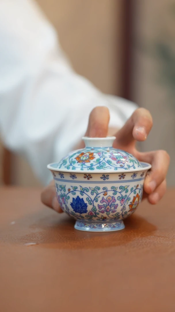 盖碗 青花斗彩缠枝莲